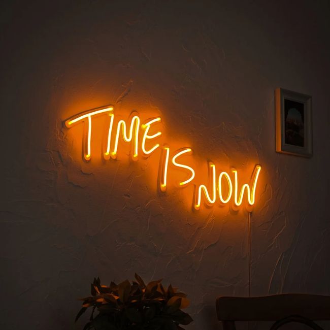 Letreiro Neon Led "Time is Now"