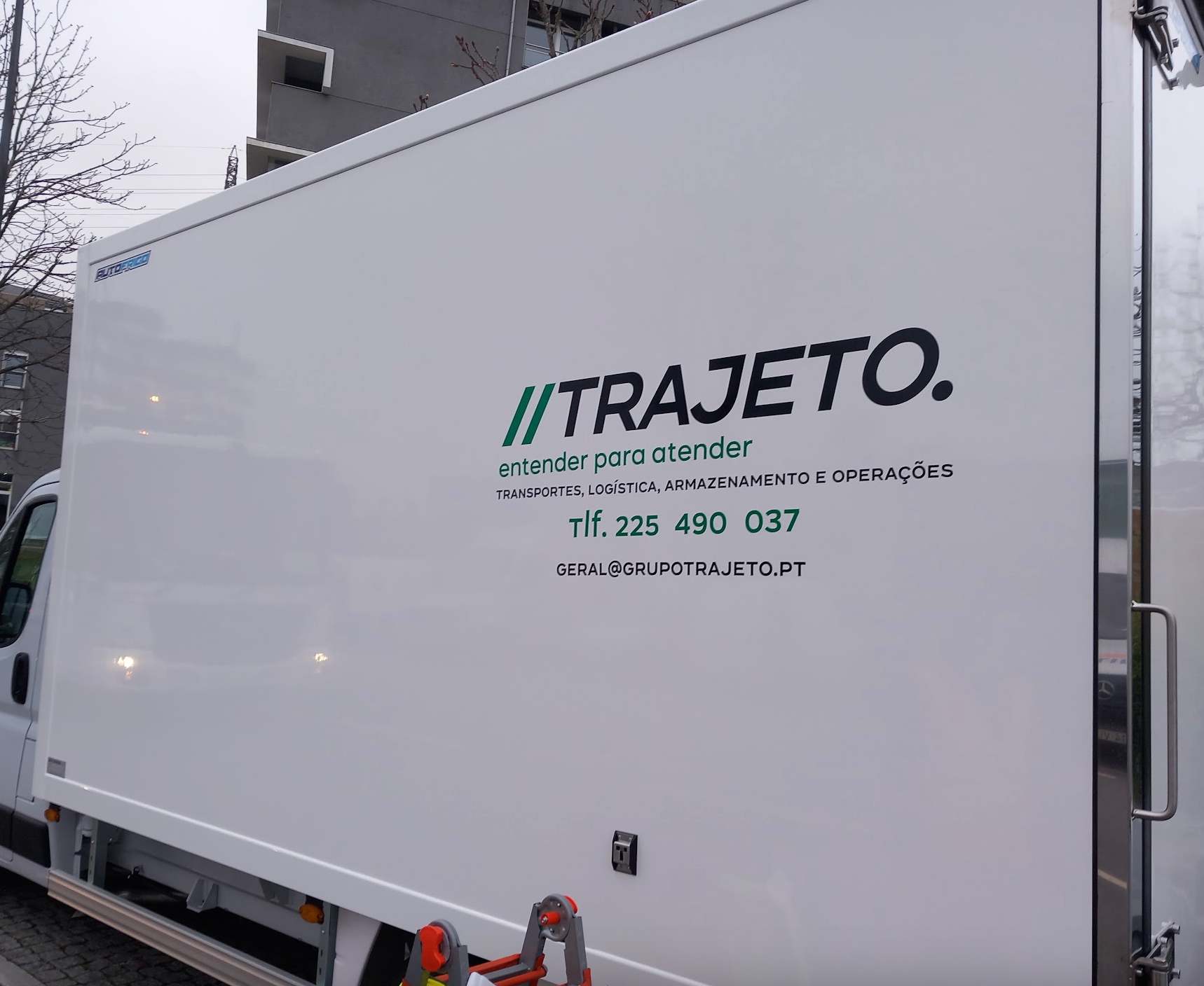 Projeto de viatura -  Trajeto — Design, produção e aplicação de vinil | Copimaia